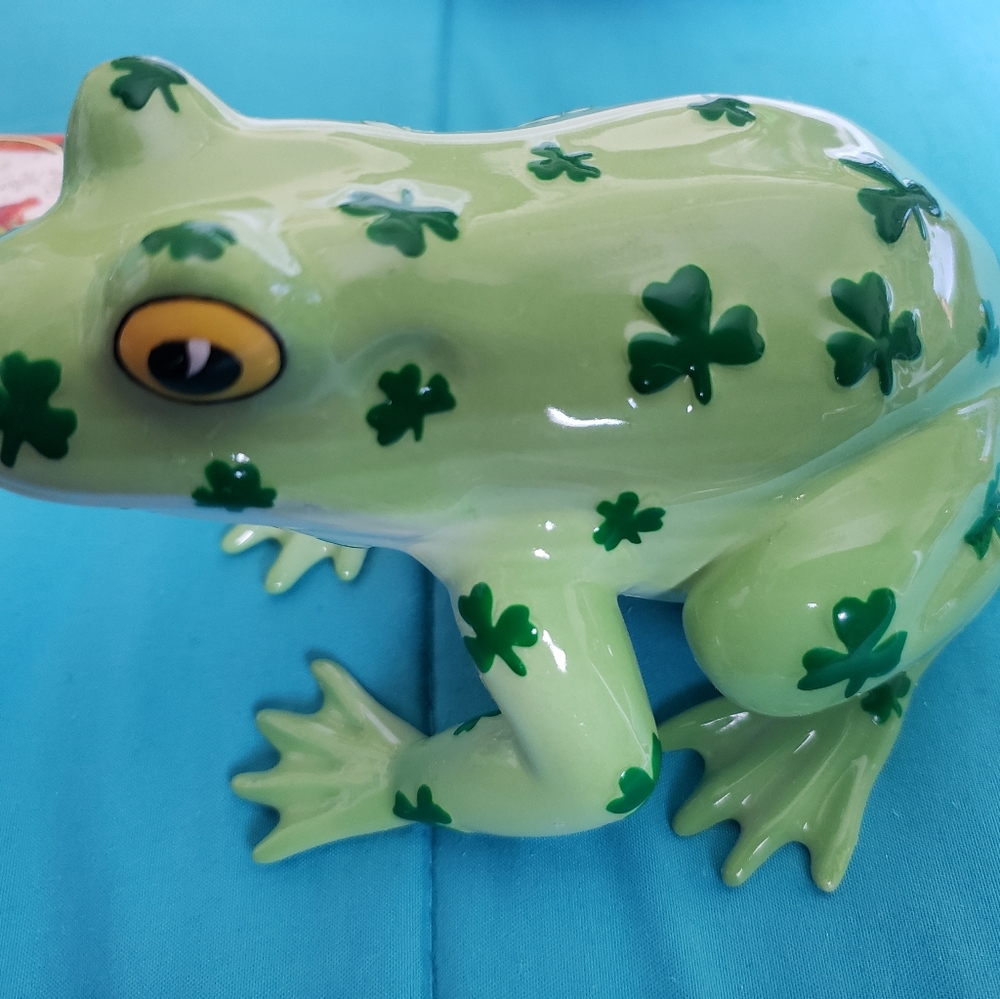 Fanciful Frogs "Toad-ally Lucky" figurine